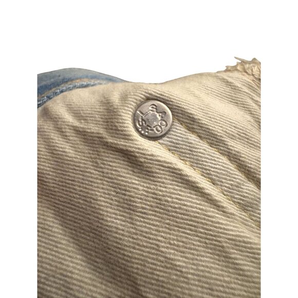 Vintage Collectible Japanese Levi's 501Z XX Selvedge Jeans in Light Wash Denim - Picture 8 of 11